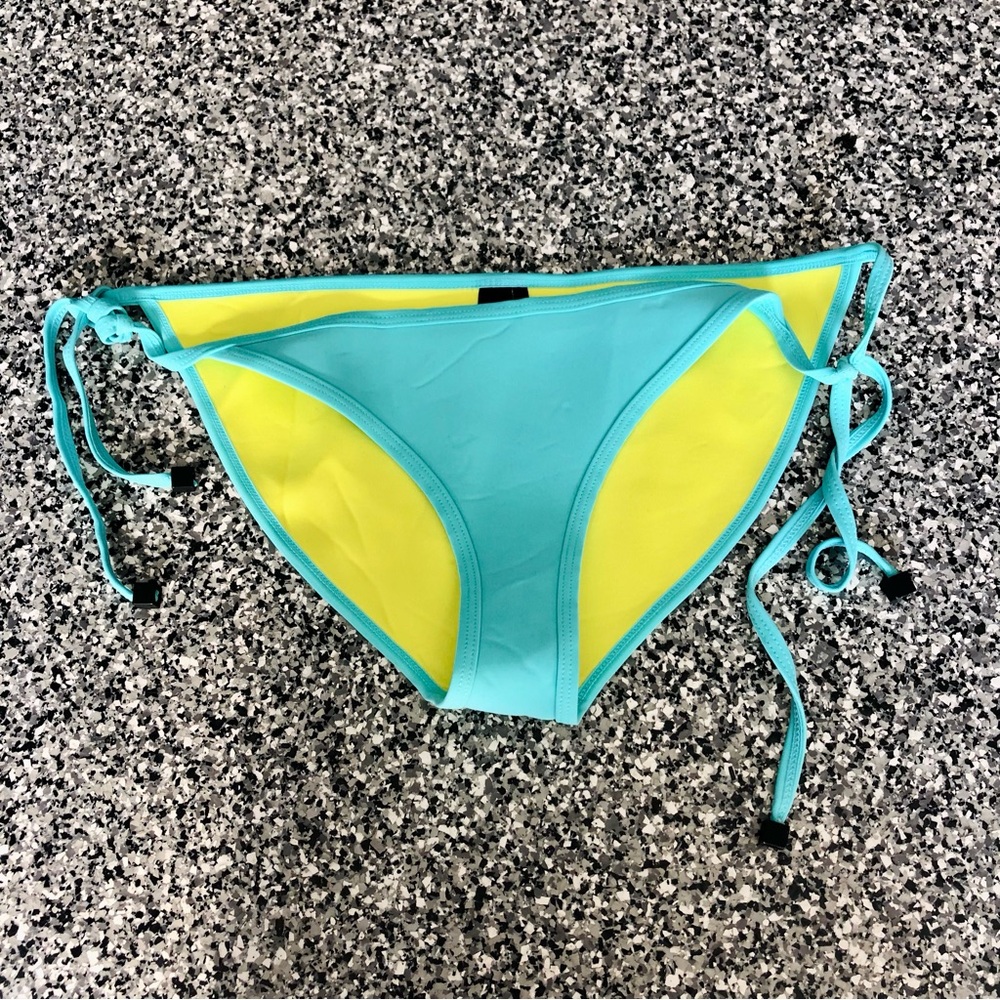 Triangl ✦ Neoprene Bikini Bottom with Panels (L)